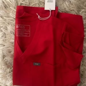 NWT Figs one pocket S top